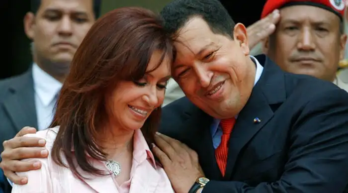 Cristina suspendió el acto de entrega de libros por el fallecimiento de Chávez