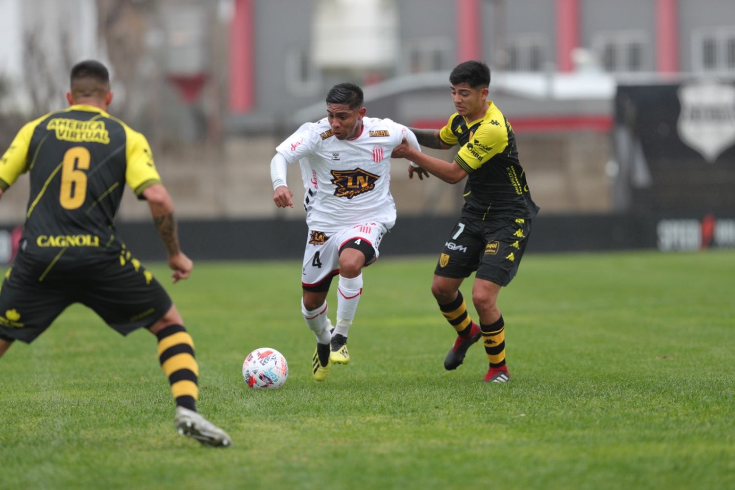 Santamarina mejoró y consiguió un buen punto, pero los tres se le siguen negando