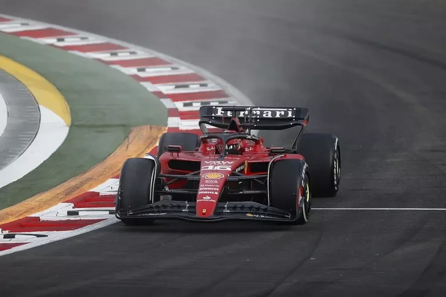 Ferrari lideró las pruebas libres 1 en Singapur