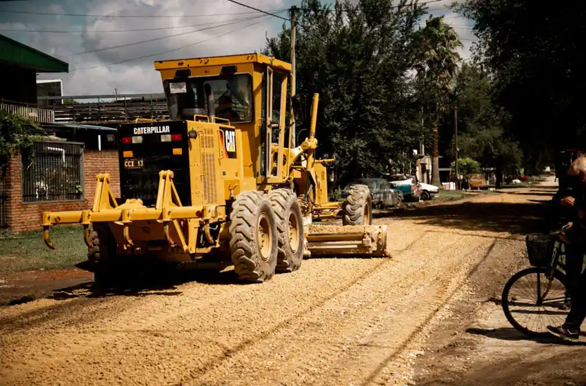 El Municipio trabaja en el engranzado y saneo de calles en Don Emilio