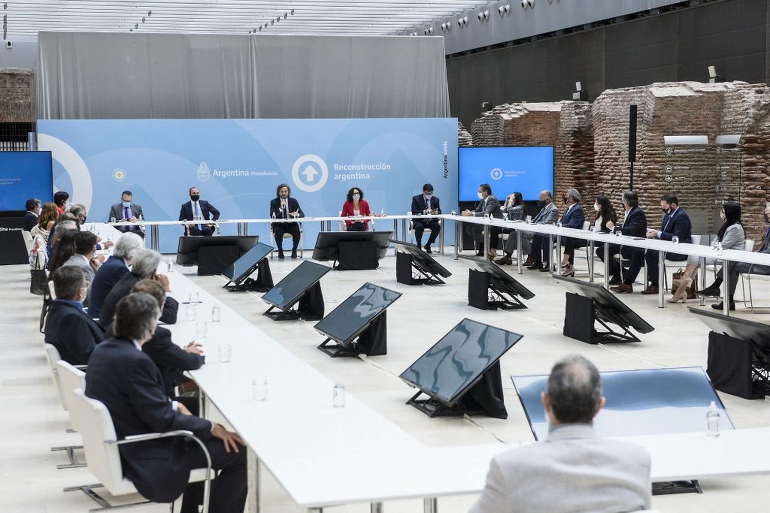 Gobierno y empresarios acordaron trabajar sobre costos y salarios