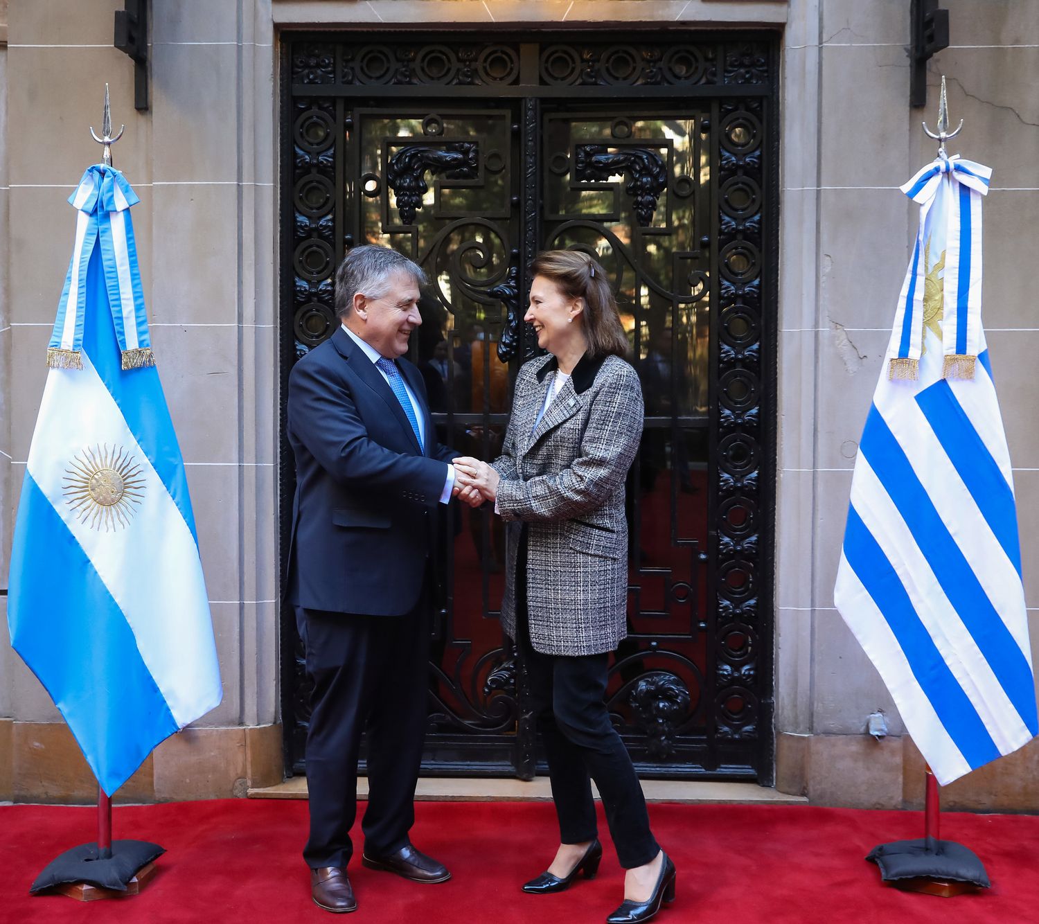 Se realizó una reunión bilateral entre los cancilleres de Argentina y Uruguay