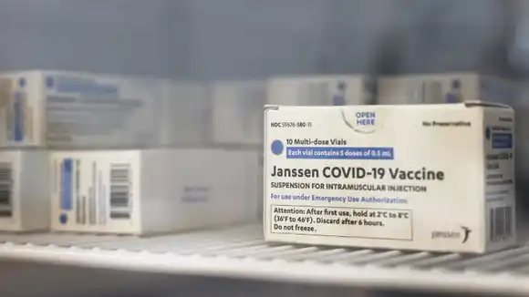 POR CASOS DE COÁGULOS: pausan por precaución el uso de la vacuna de Johnson & Johnson contra la COVID-19