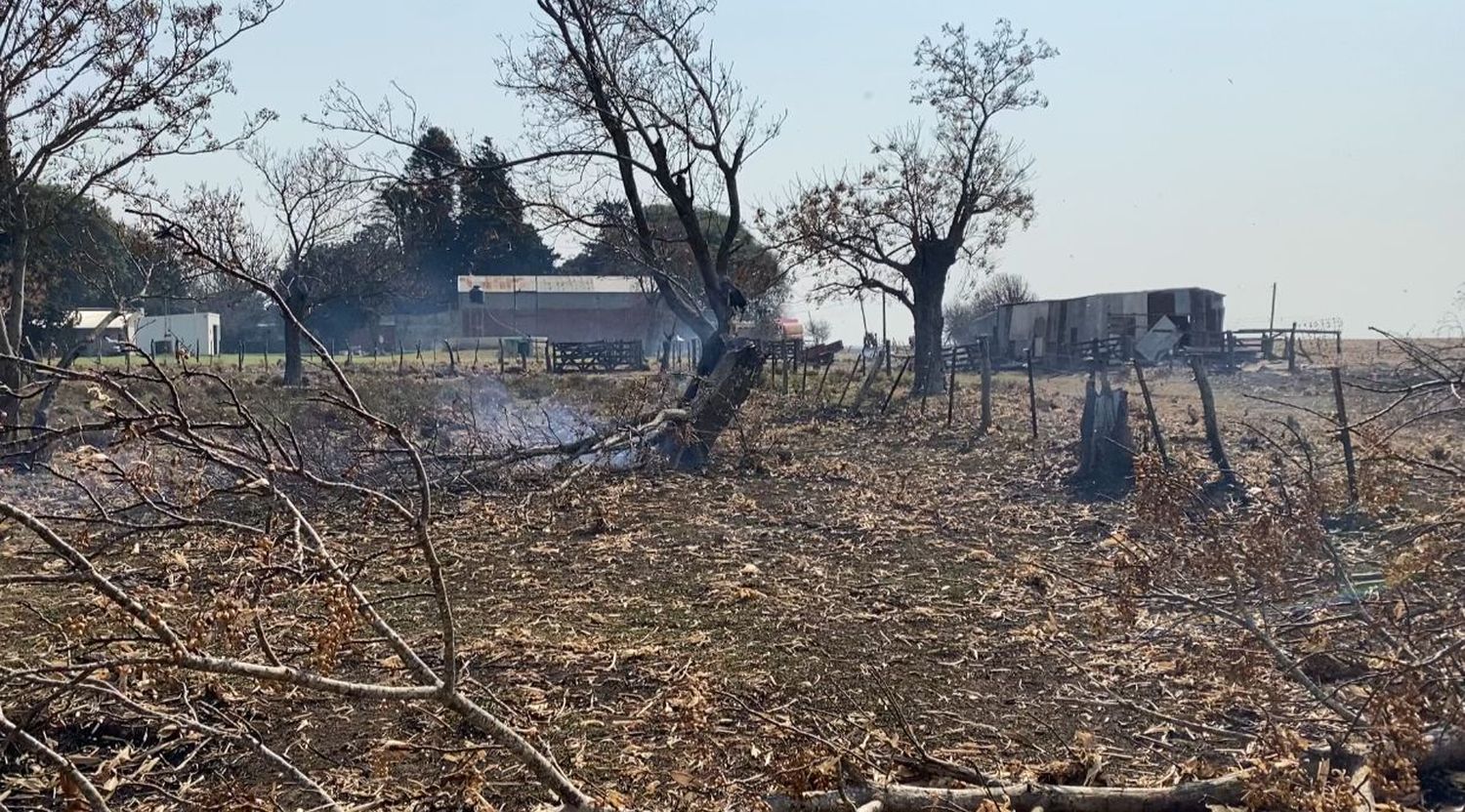 Bomberos Voluntarios de Crespo colaboran en extinción de incendio forestal en General Ramírez