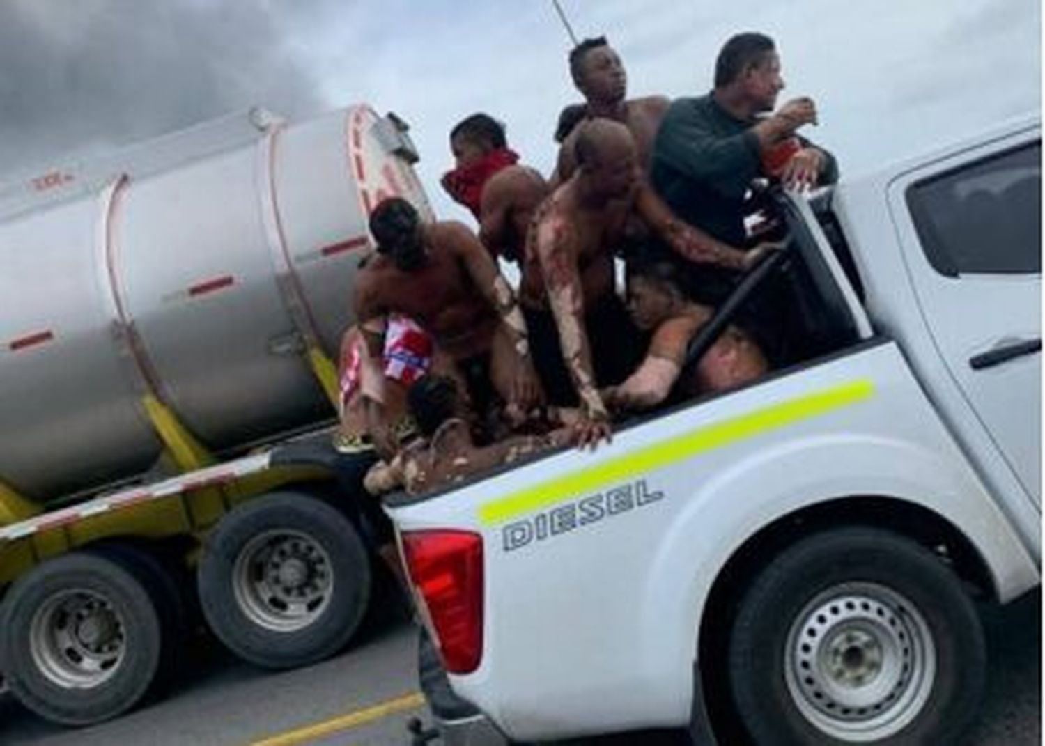 Siete muertos y 50 heridos deja explosión de camión cargado con combustible en la vía Barranquilla-Ciénaga