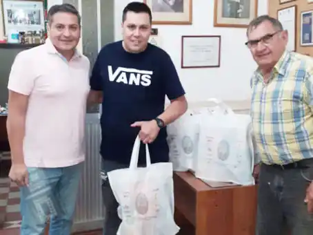 Panaderos comenzó con la tradicional entrega del bolsón navideño 