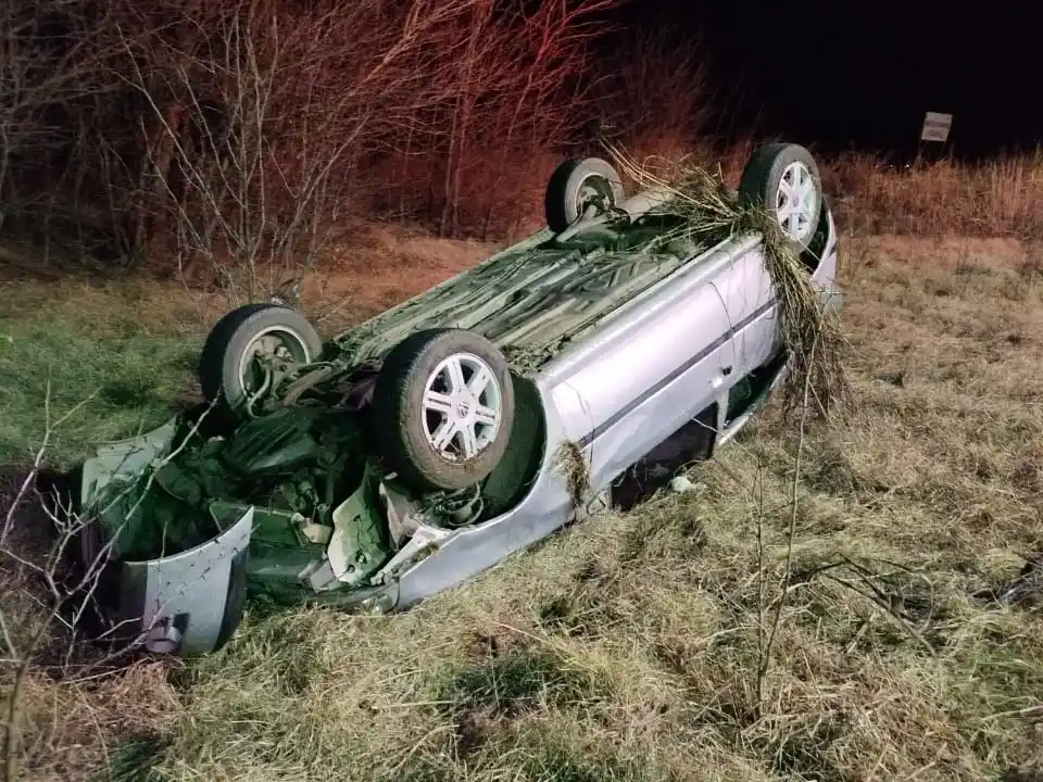 Los dos jóvenes salieron el habitáculo por sus propios medios.