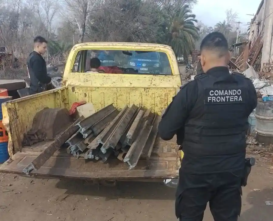 Josefina: detuvieron a un hombre que robó rieles del ferrocarril