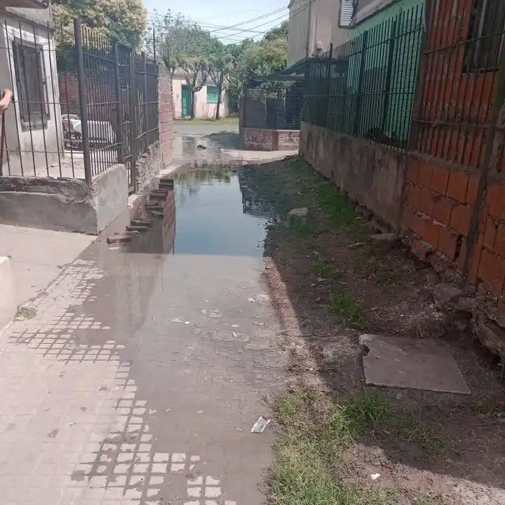 Reclamos por cloacas rebalsadas en el Fonavi II