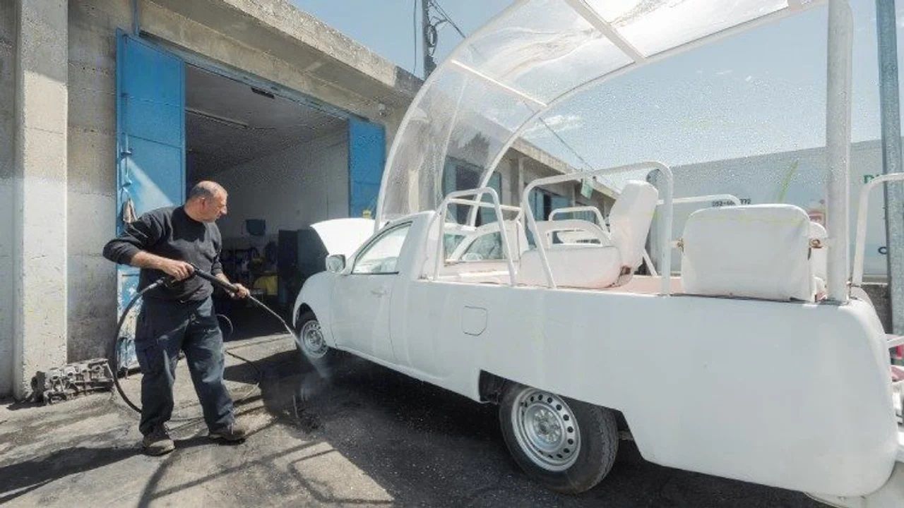 Papamóvil.