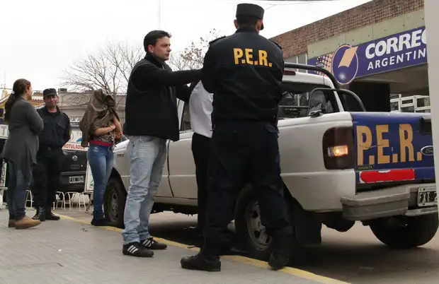 La Policía detuvo a dos personas y frustró una posible salidera bancaria