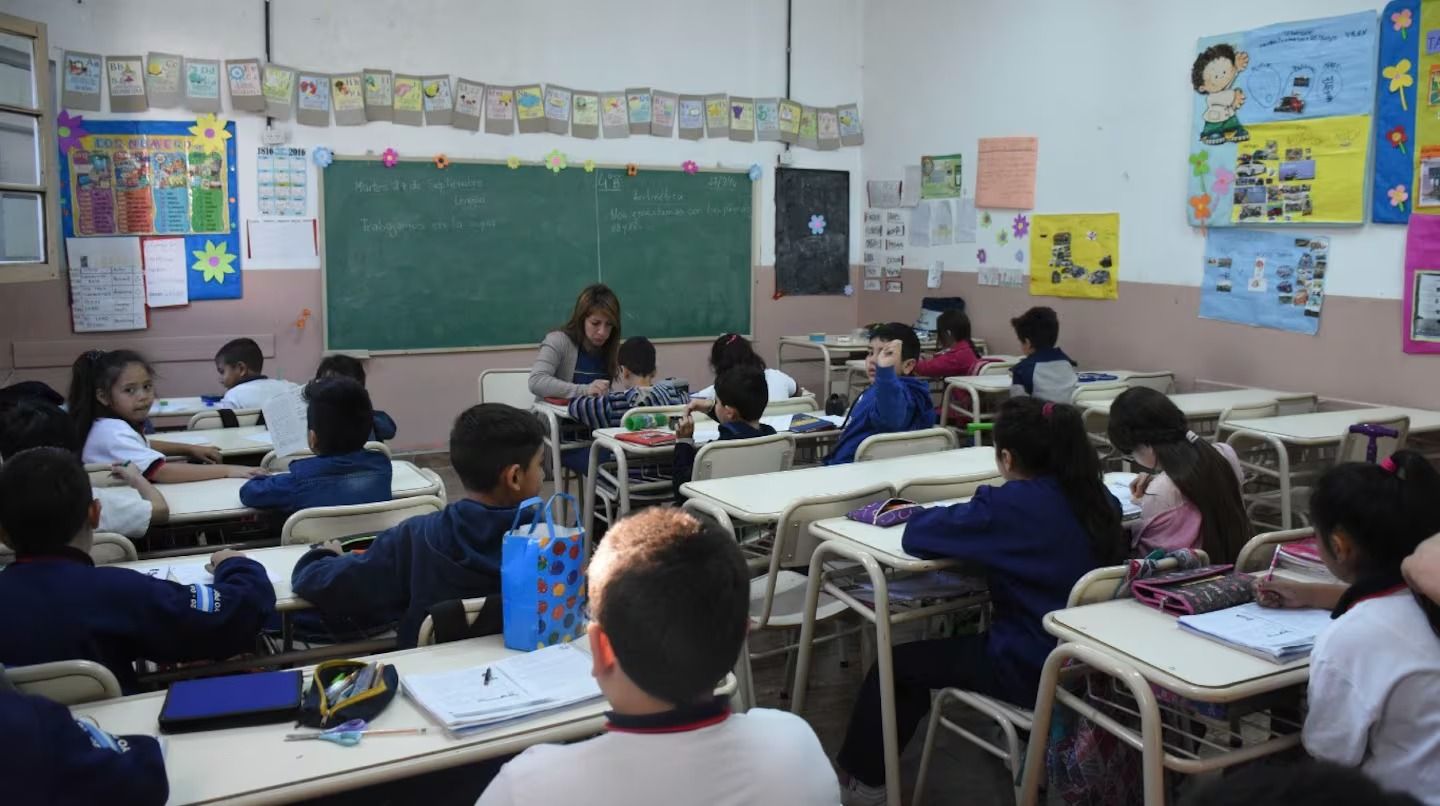 La decoración de las aulas también es parte del trabajo de los maestros