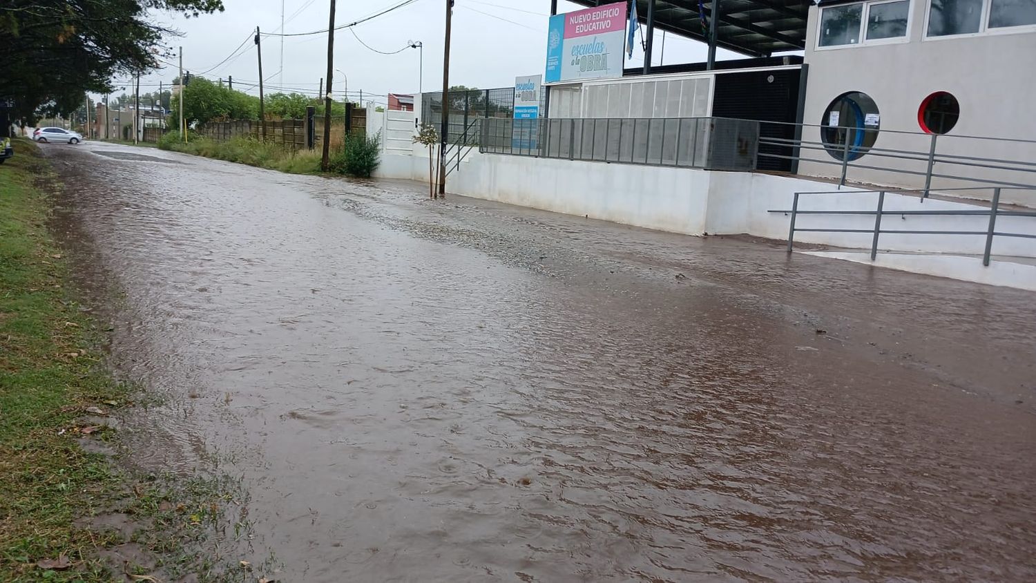 Una nueva inundación en la calle Jujuy reaviva un reclamo poco escuchado