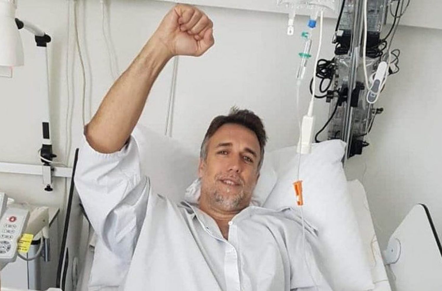 Batistuta superó con éxito la operación de tobillo y comienza la recuperación