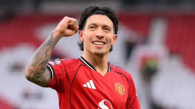 El gualeyo Lisandro Martínez bajó el tono tras su descargo contra la dirigencia del Manchester United