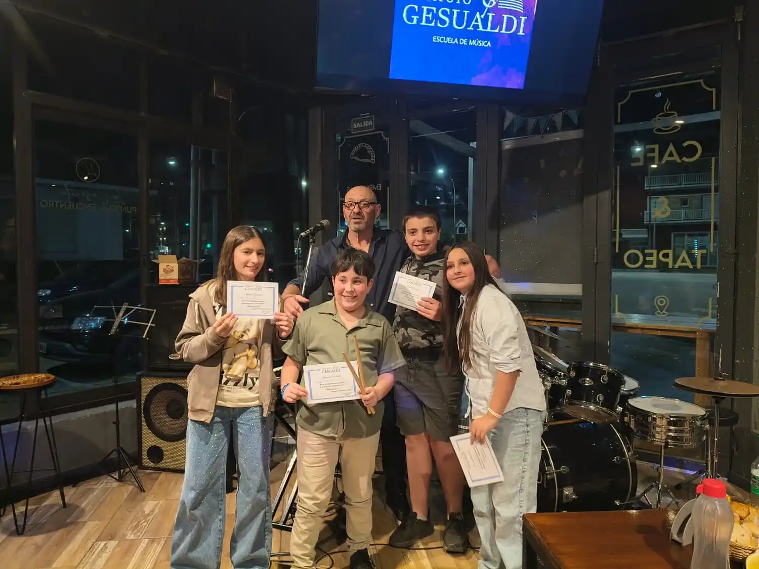 Con Juan Gesualdi. Los alumnos mostraron el trabajo de las clases