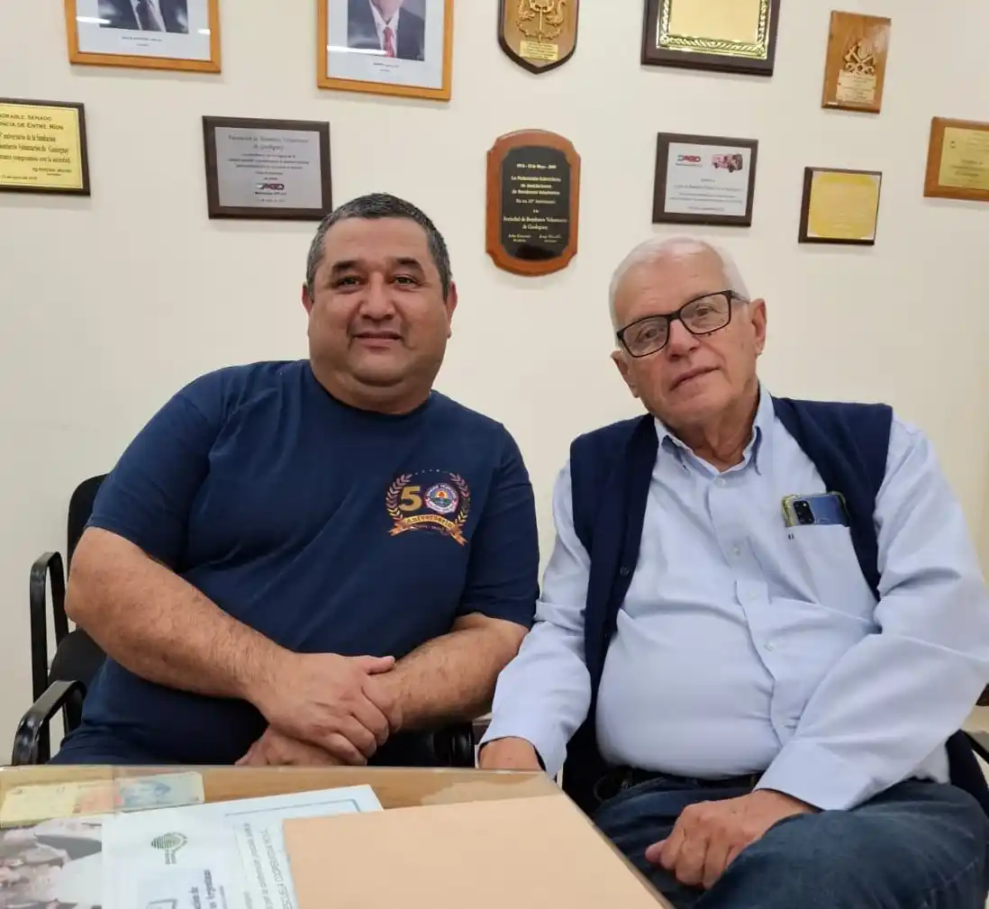 Subof. Principal Ismael Ferreyra y- Dr. Aldo Pedro María Benedetti. Vicepresidente  de Bomberos--