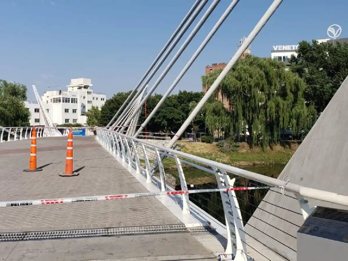 Se quiso sacar una “selfie” desde un puente y cayó al vacío en Carlos Paz