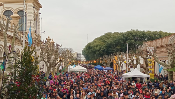 Grilla confirmada para la Fiesta de la Naranja: música, danza y feria de emprendedores frente al Palacio Municipal