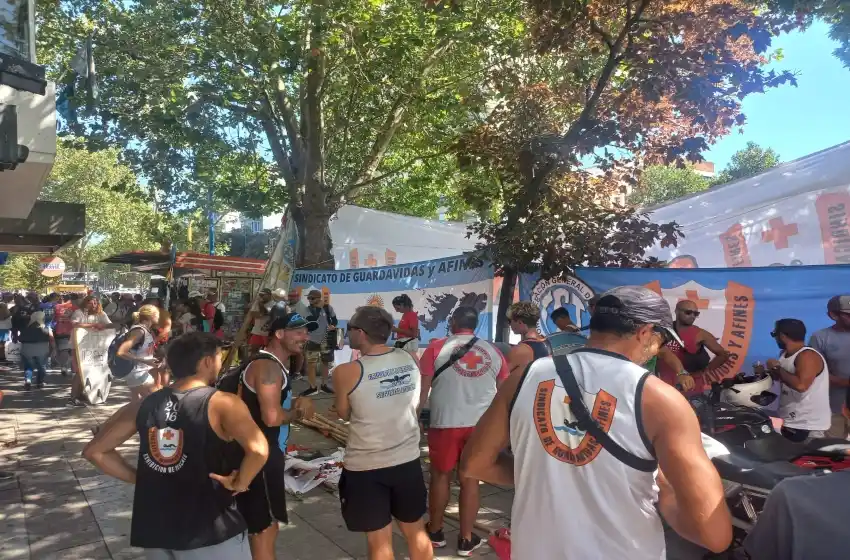 Guardavidas advierten que "de no llegar a un acuerdo, tomarán medidas de fuerza hoy mismo"