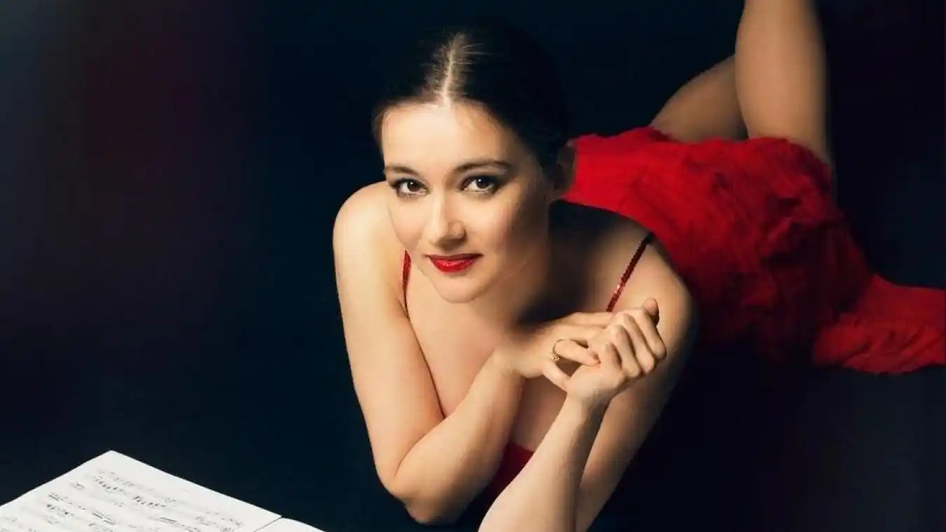 Lidia Książkiewicz, la artista polaca se presenta este viernes en la Biblioteca.