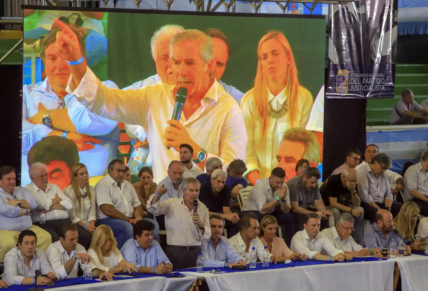 El PJ pidió ampliar la unidad, con Massa y los gobernadores de Alternativa Federal