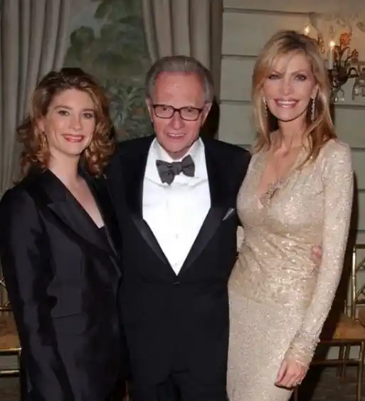 Larry King con su última esposa y su hija. Foto: Instagram