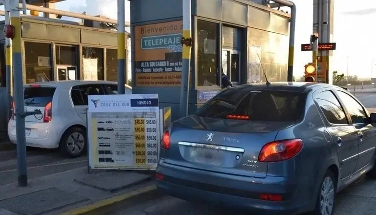 Rechazo ante los despidos anunciados en la estación de peaje de Hinojo.