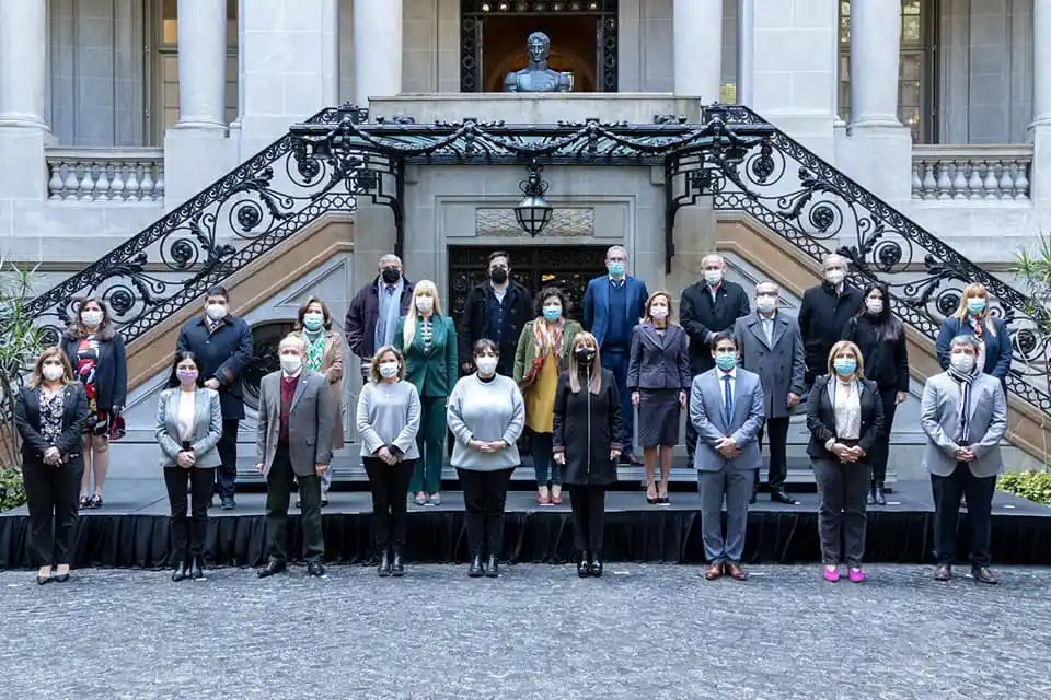 El Consejo Federal de Salud resolvió que en agosto se priorizará la aplicación de las segundas dosis