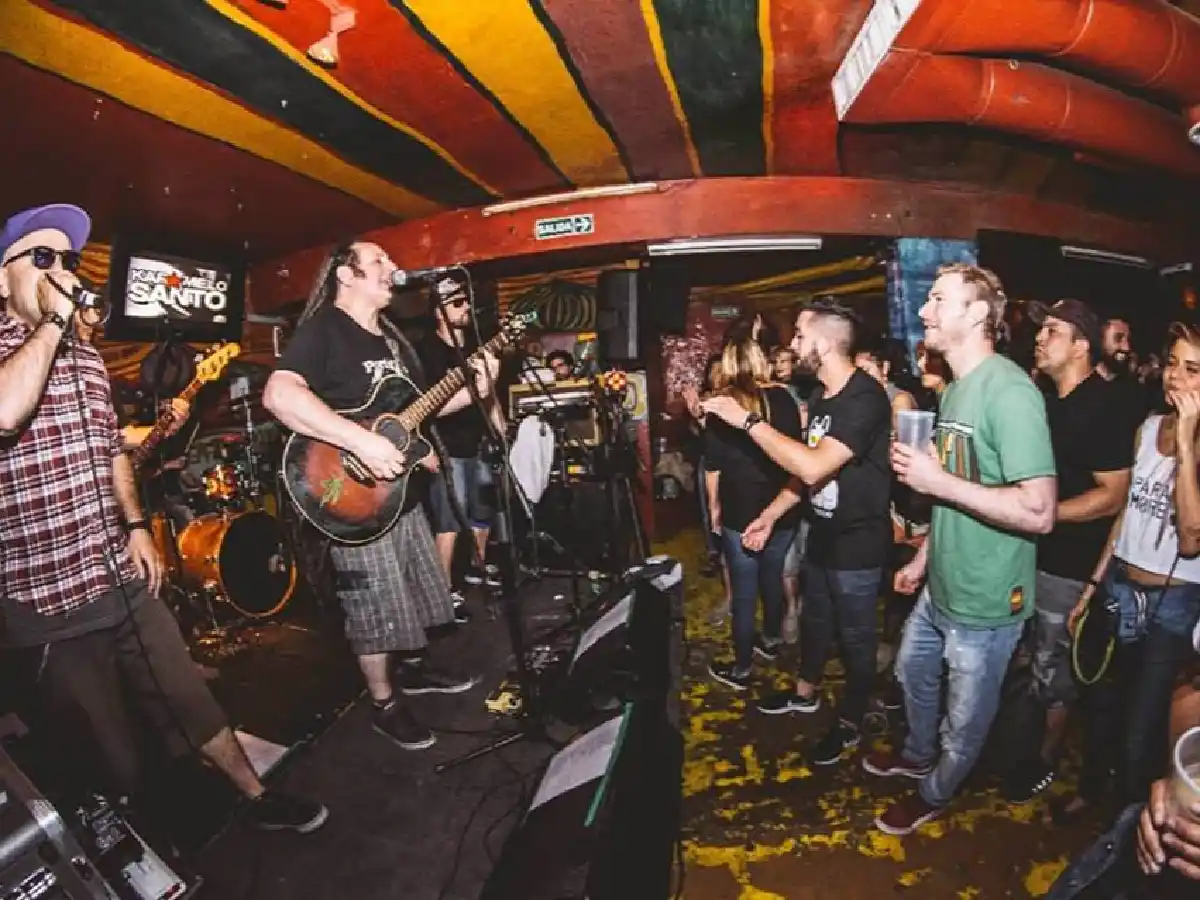  Pétalos, el emblemático bar de la Cañada, pone a todos sus tragos a precios de los ‘90