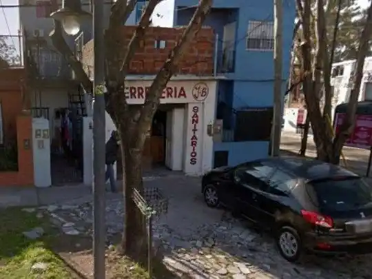 Ferretero se defiende a los tiros de un asalto, mata al ladrón y hiere a cliente