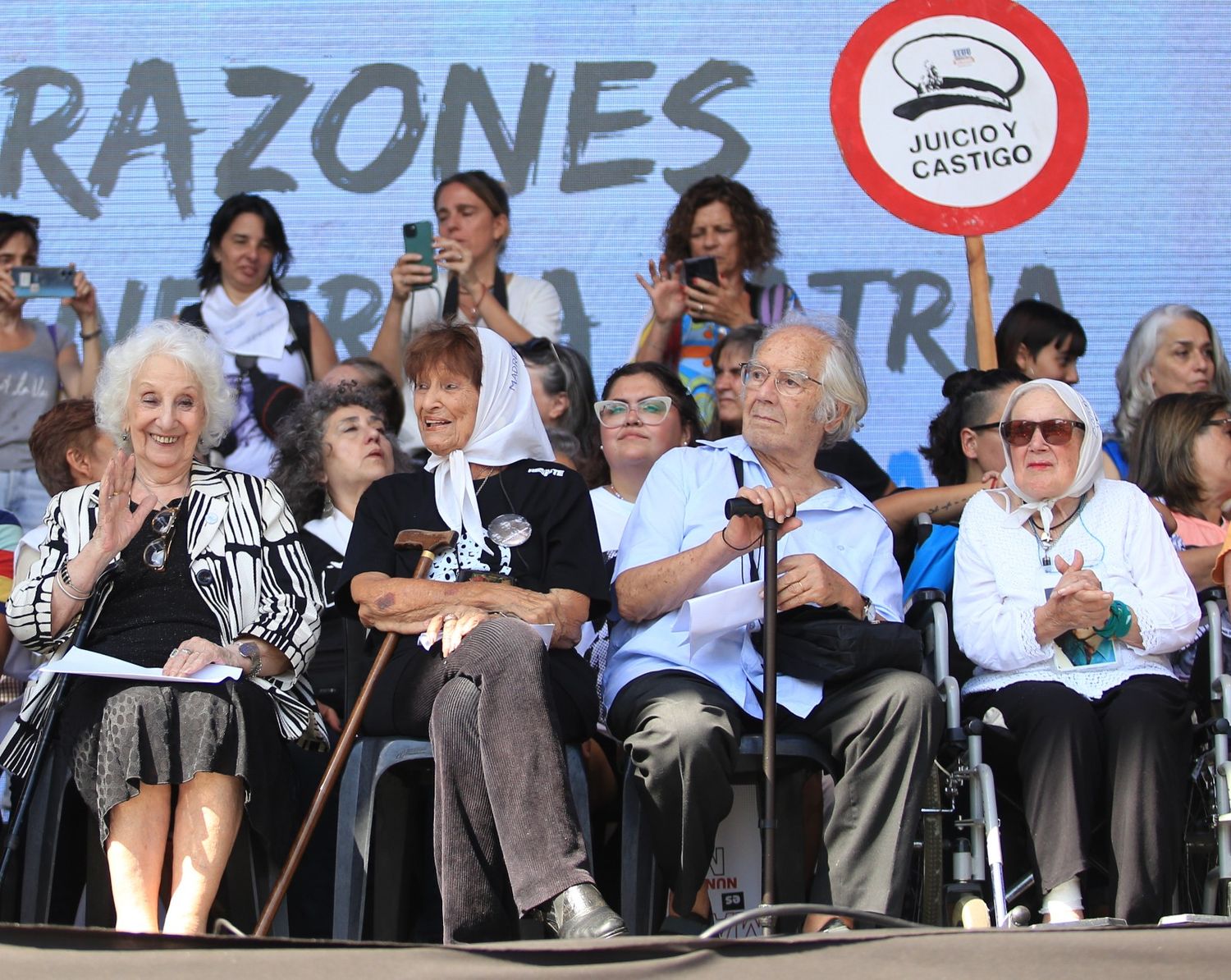 Madres y Abuelas de Plaza de Mayo apuntaron fuertemente contra el Gobierno