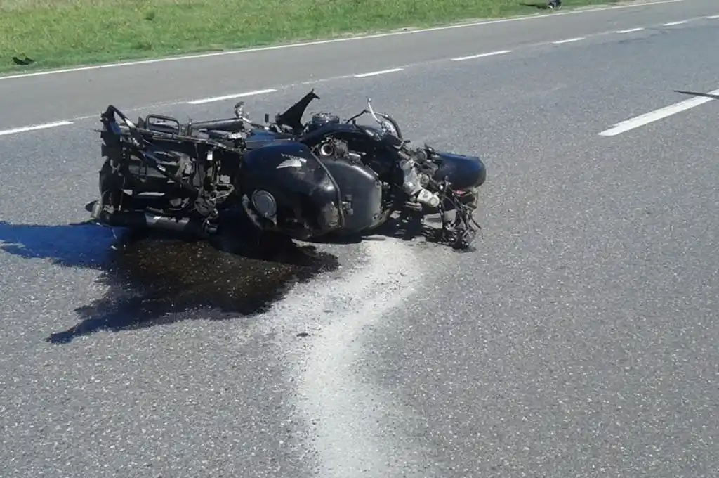 Choque en la Ruta 1: un motociclista herido al impactar contra un automóvil