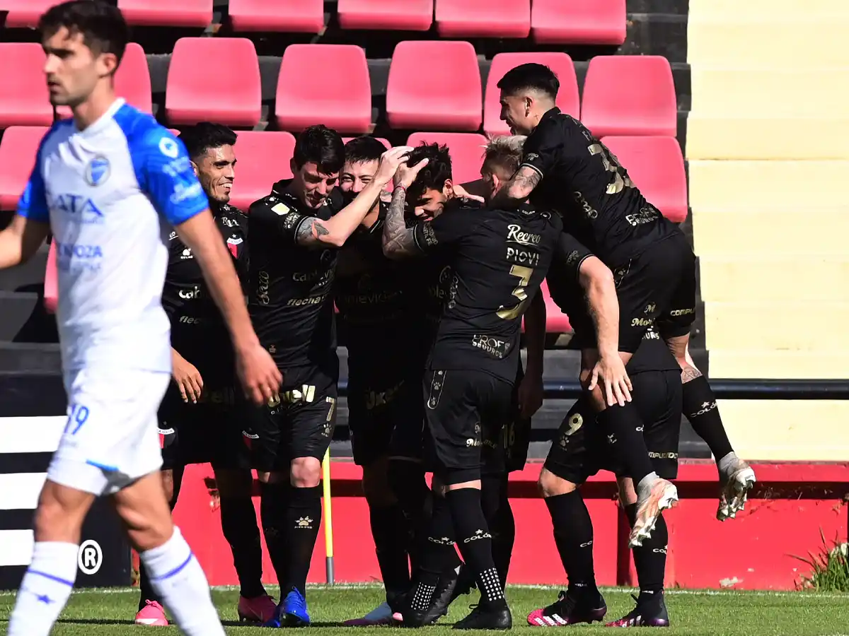 Colón superó con lo justo a Godoy Cruz 