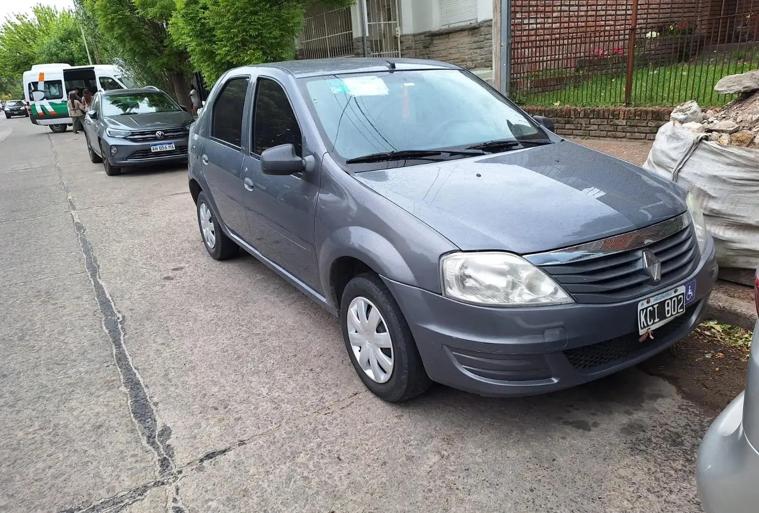 El acusado denunció la sustracción de las cuatro cubiertas de su Renault Logan estacionado en Dorrego al 4000.