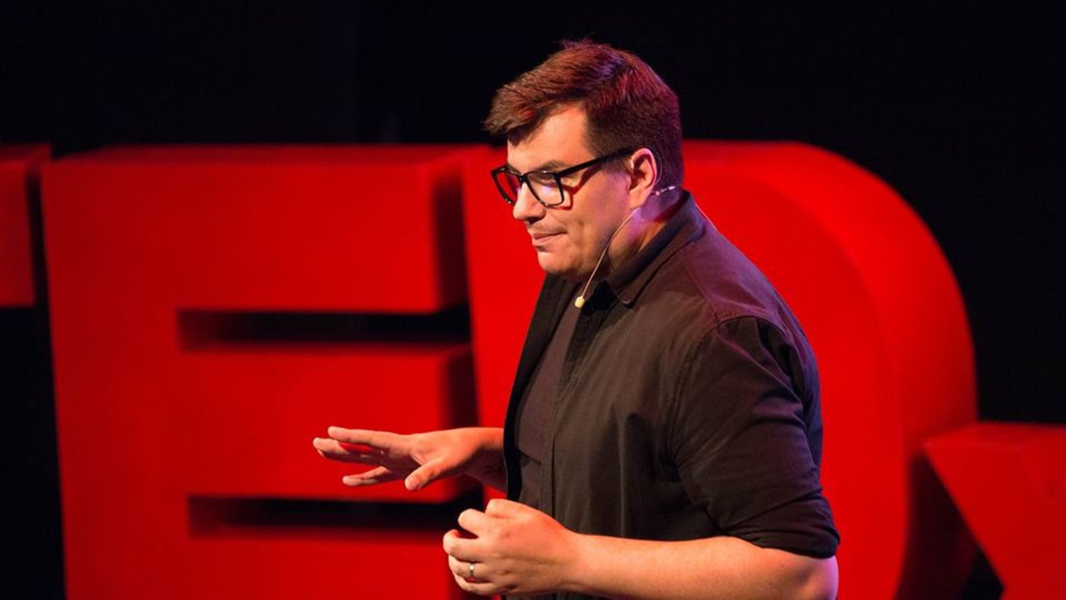 La charla de Gervasio Larrivey, "el impostor de la belleza" que la rompió en TedX Gualeguaychú