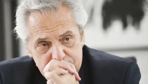 Fernández adelanta pasos en la transición y acepta las renuncias de varios funcionarios