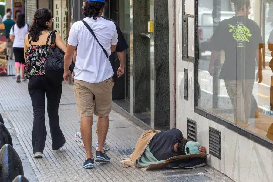 La UCA advierte que la pobreza seguirá creciendo y trepará al 60% en marzo