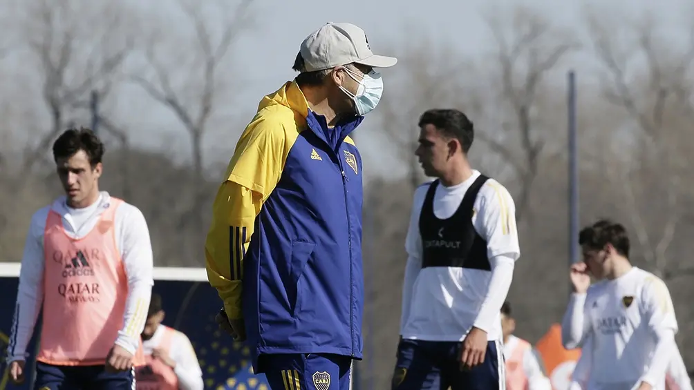 La Conmebol y el Gobierno paraguayo hacen dudar a Boca por el viaje de los contagiados