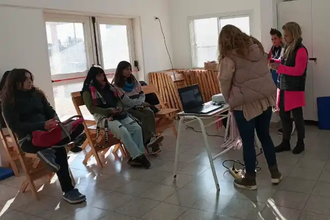 “Herramientas y habilidades para el mundo del trabajo” en el barrio Iporá