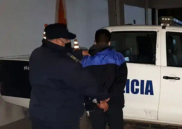Con una pala ancha golpeó a un  joven y le desprendió los dientes