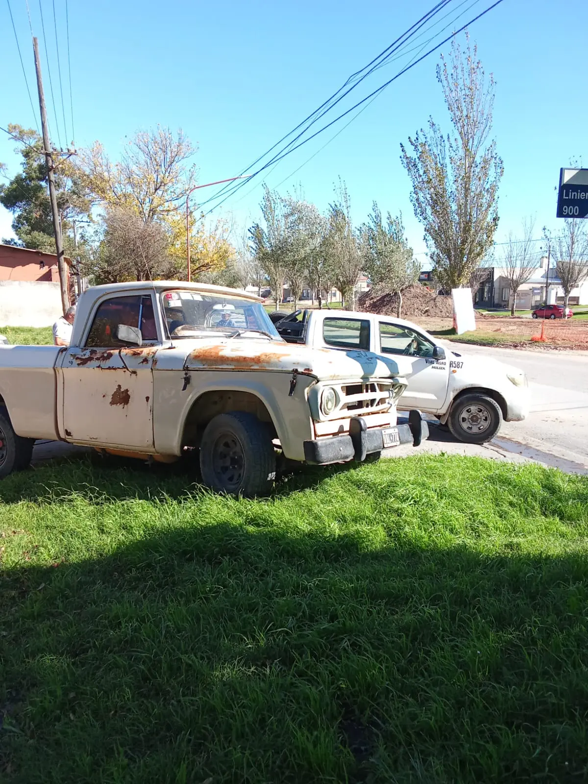 Choque entre dos camionetas en la intersección de Liniers y Ameghino