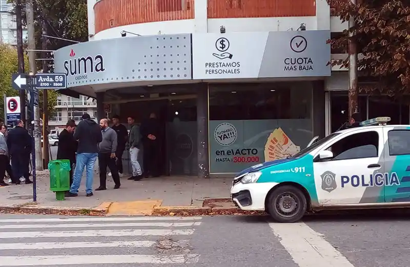 Siguen prófugos los autores del millonario robo a una financiera