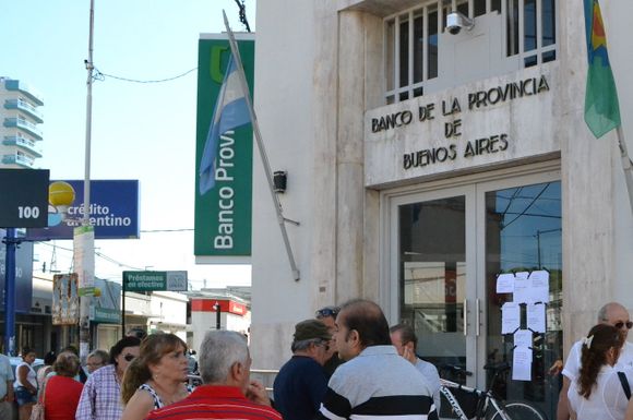 Paro de la CGT: hay bancos que trabajan hasta las 12 y otros servicios se verán afectados