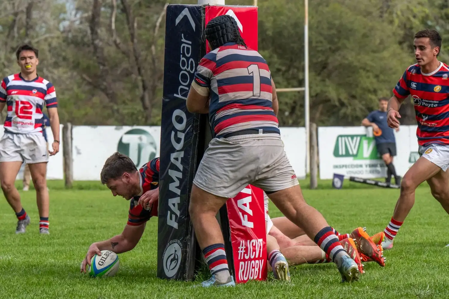 Balarini convirtiendo el único try del partido para Jockey. Foto: Javier Leali