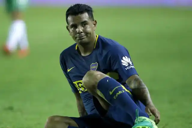 Independiente vs. Boca: se desgarró Edwin Cardona y lo podría reemplazar Carlos Tevez