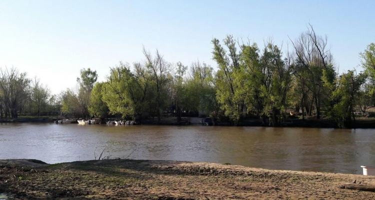 El rescate de un hombre en aguas del riacho sigue generando dudas