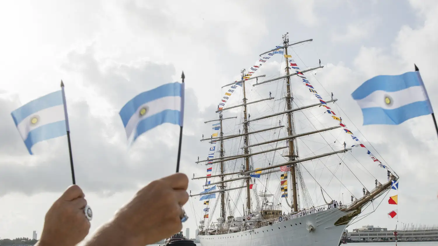 el viaje tiene un componente diplomático y de representación internacional.