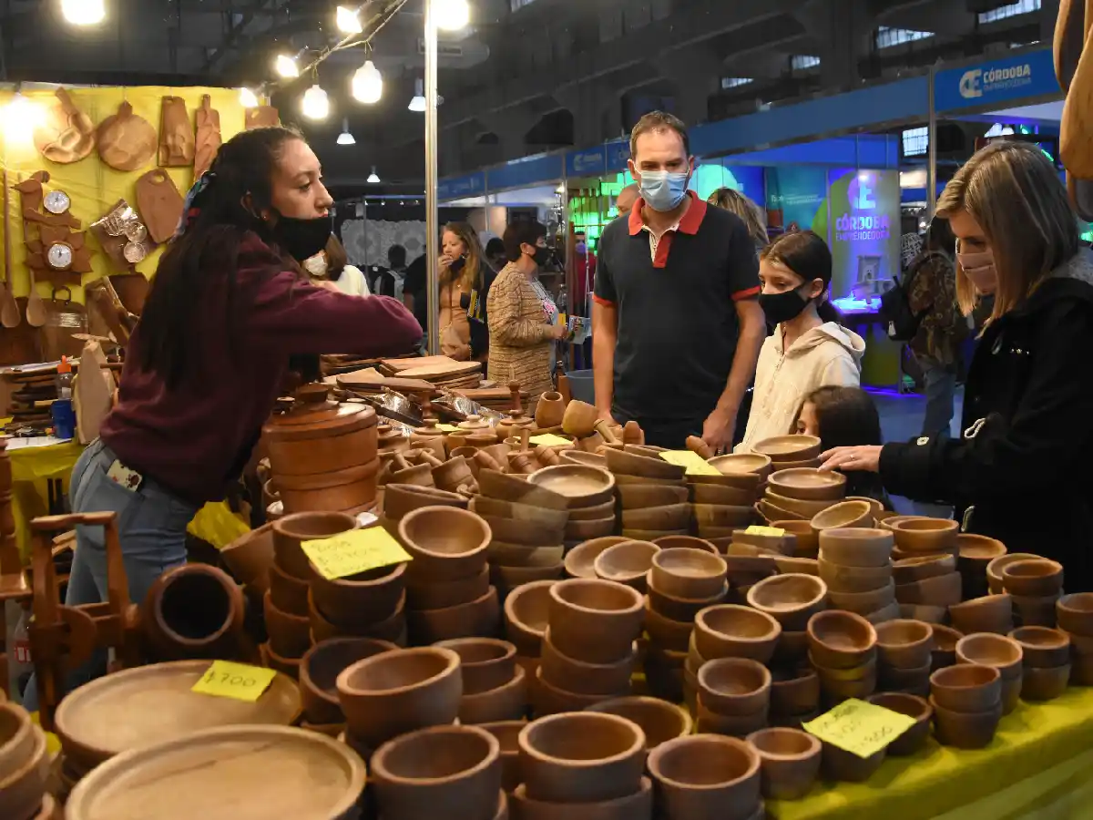 Importante movimiento turístico en circuito religioso y feria de artesanías en la capital de Córdoba