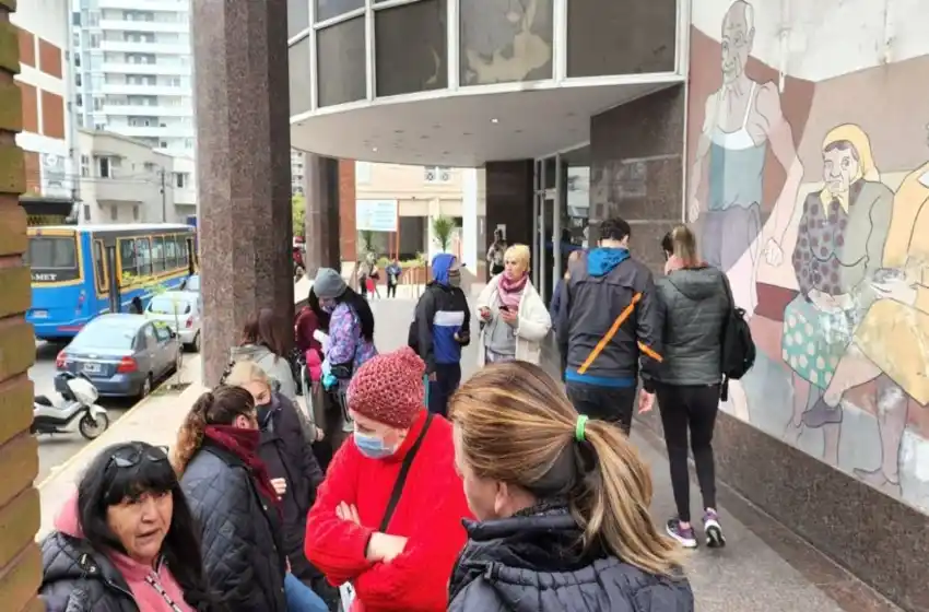 Jubilados reclamaron en las puertas de PAMI